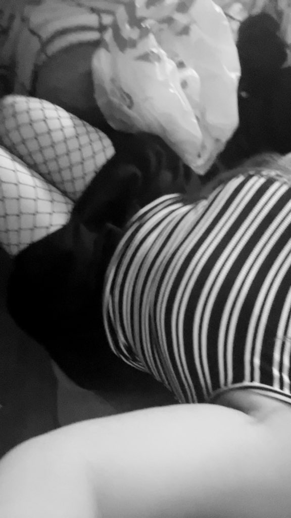 EM0ANGEL7's tweet photo. #promotwt #moothunt #mootstwt 

    ✞ she/her, 19, bi, MDNI 

✞ silly emo loser <3 
 
    ✞ $B’s, SWS, Amira Efelkey, 
        Three Days Grace, DEADLUVE

✞ anime, cats, shitposts <3 

♡, ↺ for moots <3 https://t.co/VHjUAI2e8n