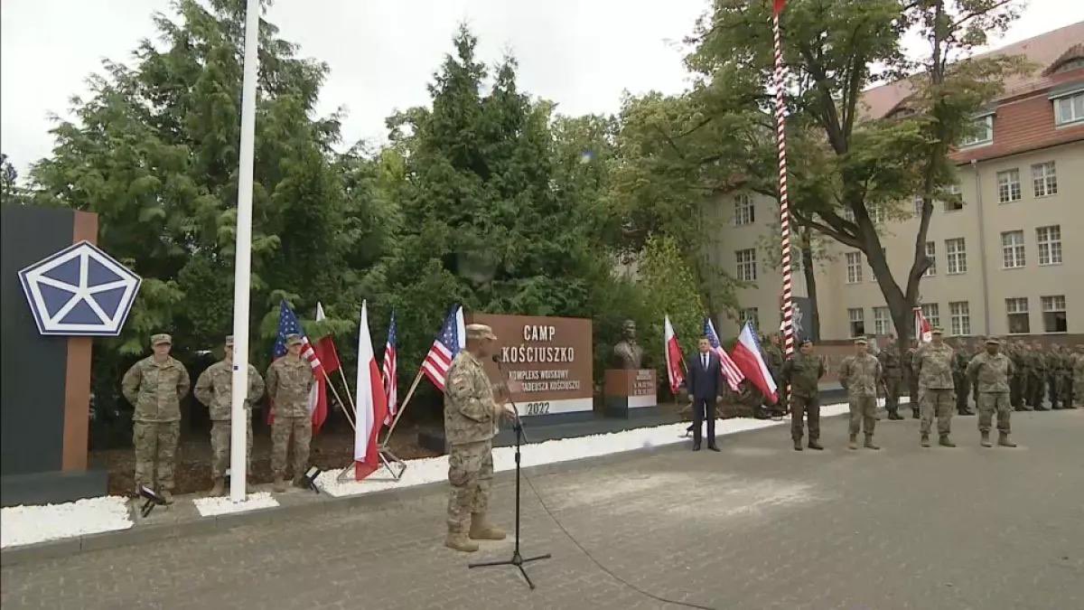 AutosyMas's tweet image. El ejército de Polonia veta vehículos chinos en bases militares, temen que sus sensores puedan recopilar datos sensibles.
La medida es preventiva y alineada con estándares de la OTAN.
#Polonia #China #Autos #SeguridadNacional