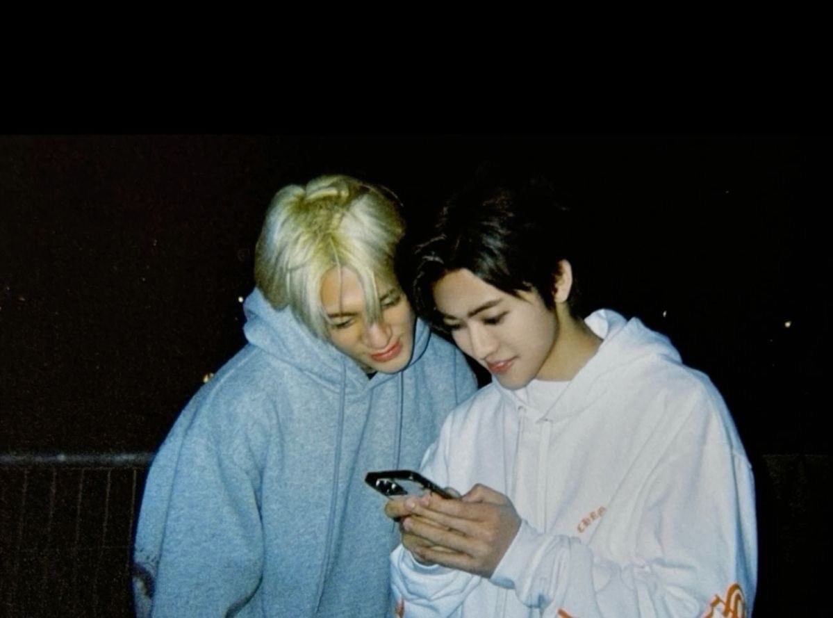 อีกหนึ่งเหตุผลสำคัญที่ทำให้ยูนิตนี้ได้รับความสนใจเป็นพิเศษ คือสายสัมพันธ์ที่แสนพิเศษของทั้งคู่ โดย “เจโน่และแจมิน” ซึ่งเป็นเพื่อนในวัยเดียวกัน ได้ใช้เวลาร่วมกันมานานกว่า 10 ปี ตั้งแต่สมัยเป็นเด็กฝึกหัดจนกระทั่งเดบิวต์ ไม่เพียงแต่มิตรภาพที่แน่นแฟ้นเท่านั้น