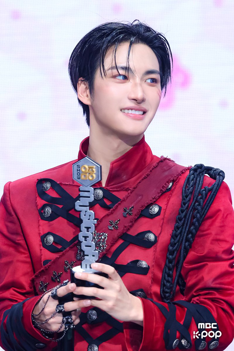 박성화 이거 너무 황태자님 느낌이라 좋아죽음