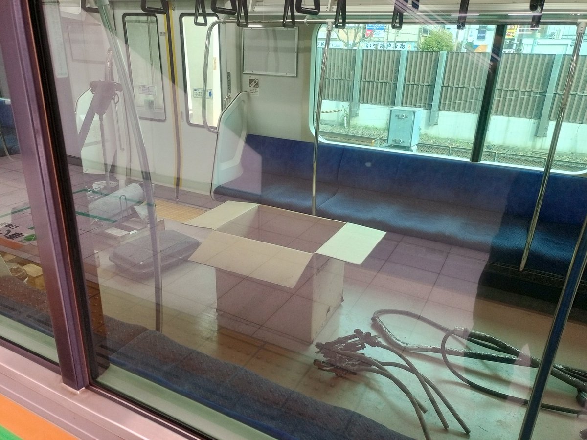 車内に破損したパンタグラフを積んだ車両が来たんだけど これこの前の宇都宮線 架線破断の要因になったもの？
