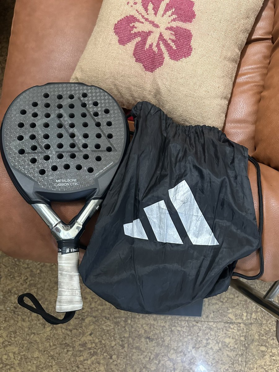 depscabinet's tweet photo. WTS Adidas Metalbone Carbon CTRL 3.3 (Bonus overgrip baru Ibuki + Tas Racket)
Harga : 2.200.000 (negotiable)
Tipe Raket : Round
Kondisi : 8/10 (pemakaian 2 bulan) 
Minus : Chip sedikit di gagang raket
Weight : 365-375 gr
Lokasi : Bekasi
Alasan jual, udah ga dipake lg krn pny baru https://t.co/Mz7uhIXcRm