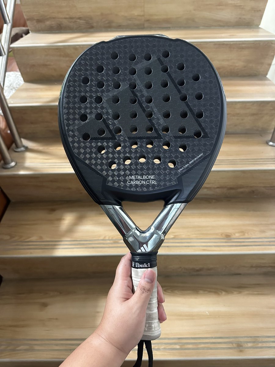 depscabinet's tweet photo. WTS Adidas Metalbone Carbon CTRL 3.3 (Bonus overgrip baru Ibuki + Tas Racket)
Harga : 2.200.000 (negotiable)
Tipe Raket : Round
Kondisi : 8/10 (pemakaian 2 bulan) 
Minus : Chip sedikit di gagang raket
Weight : 365-375 gr
Lokasi : Bekasi
Alasan jual, udah ga dipake lg krn pny baru https://t.co/Mz7uhIXcRm