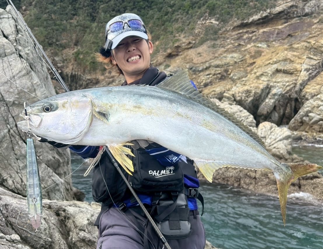 palms_global's tweet photo. Kingfish with RUSH DIVE  in Japan 🇯🇵
Rod: Shore Gun EVOLV 103XXXH
Lure: RUSH DIVE 240 DNA slim bait fish(TDA972)
Thank you Kenshiro !!
 #palmsfishing #kingfish #hiramasa #kingie #rockfishing @palms_japan https://t.co/iJuQWI4CG0