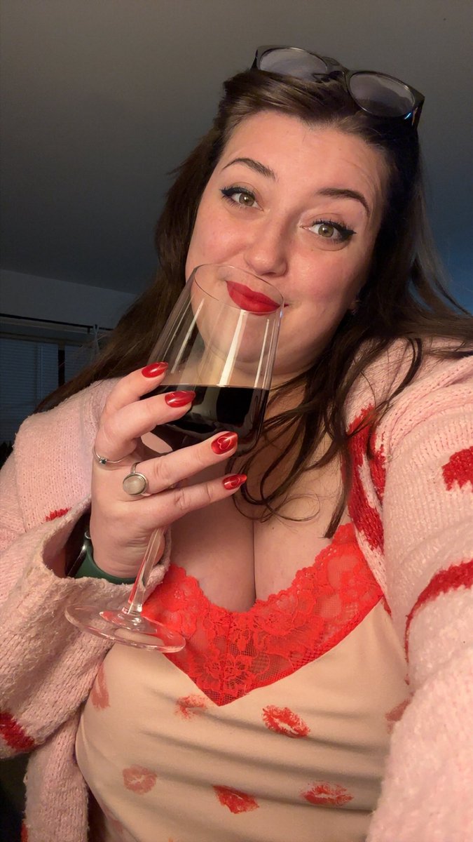 brifui15's tweet photo. Forgot to share my annual "alone on Valentine's Day so I'm drinking wine in my jammies" pic https://t.co/gBSzE0n6br