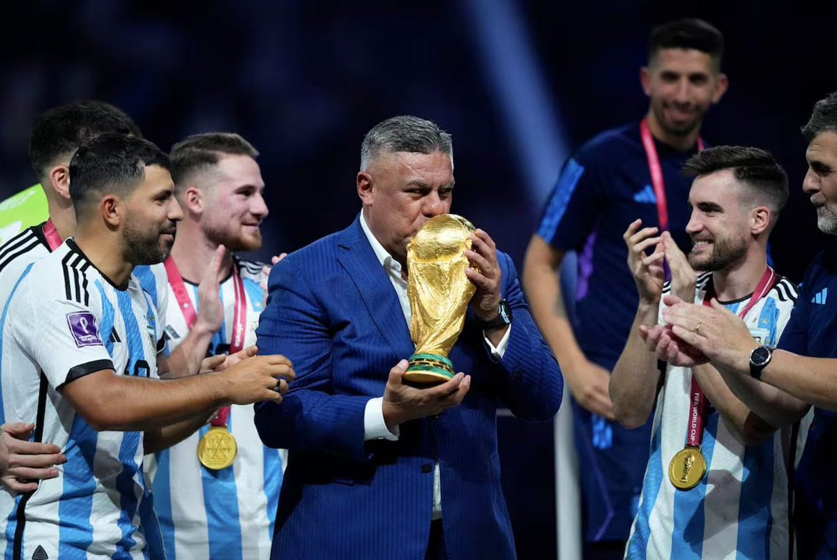 🚨 𝗕𝗥𝗘𝗔𝗞𝗜𝗡𝗚: Argentina's AFA president Chiqui Tapia has been BANNED from leaving the country over a suspected $19 billion money laundering and tax evasion scandal.

He must appear in front of court on the 5th of March.
#Messi #Argentina #WorldCup2026 #EPL #US #TRUMP