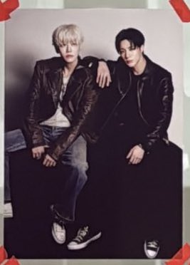 셀프사진관가서 찍은 커플 같아