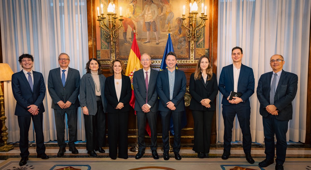 🤝 El secretario de Estado de <a href="/Haciendagob/">Ministerio de Hacienda</a>, Jesus Gascón, ha firmado un Memorando de Entendimiento con el director del <a href="/taxobservatory/">International Tax Observatory</a>, Gabriel Zucman, para colaborar en proyectos que ayuden a mejorar los sistemas tributarios.

Aquí, todos los detalles: hacienda.gob.es/es-es/prensa/n…