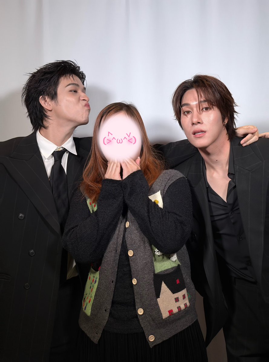 lilyrubyjk's tweet image. ?!!?!?????!!!??????!!!???????!!??!?!?????GERÇEKTEN NAANİ?!!!!???!?!??!??!!?

SKYNANI FANFEST TOKYO D1

#GMMTVFANFEST2026JP
#hirunkit_ #skywongravee