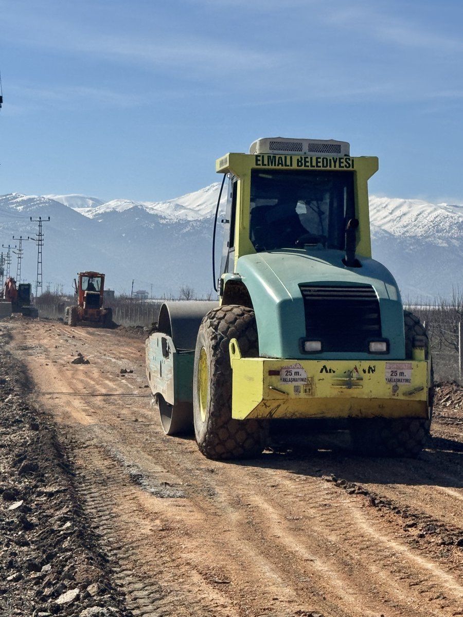 📍 Eymir Mahallesi – Mera Arası Bağlantı Yolunda Çalışmalarımız Hızla Devam Ediyor !

Fen İşleri Müdürlüğümüze bağlı Yol Yapım Ekiplerimiz Eymir Mahallemiz ile Mera bölgesi arasındaki bağlantı yolunda asfalt öncesi yol söküm ve genişletme çalışmalarını gayretle sürdürüyor.