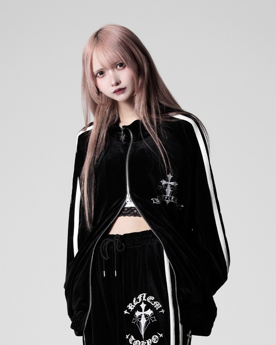 👁‍🗨REFLEM(レフレム) NEW ARRIVAL クロス刺繍ベロアトラックジャージ