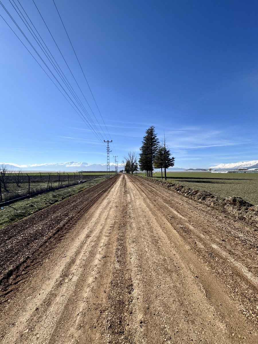 Mevcut yol altyapısını güçlendirerek daha güvenli ve konforlu bir ulaşım ağı oluşturuyoruz. Söküm ve genişletme çalışmalarının tamamlanmasının ardından hızlı bir şekilde emülsiyon asfalt serimini gerçekleştirerek yolumuzu hemşehrilerimizin hizmetine sunacağız.

#SözVerdiğimizGibi