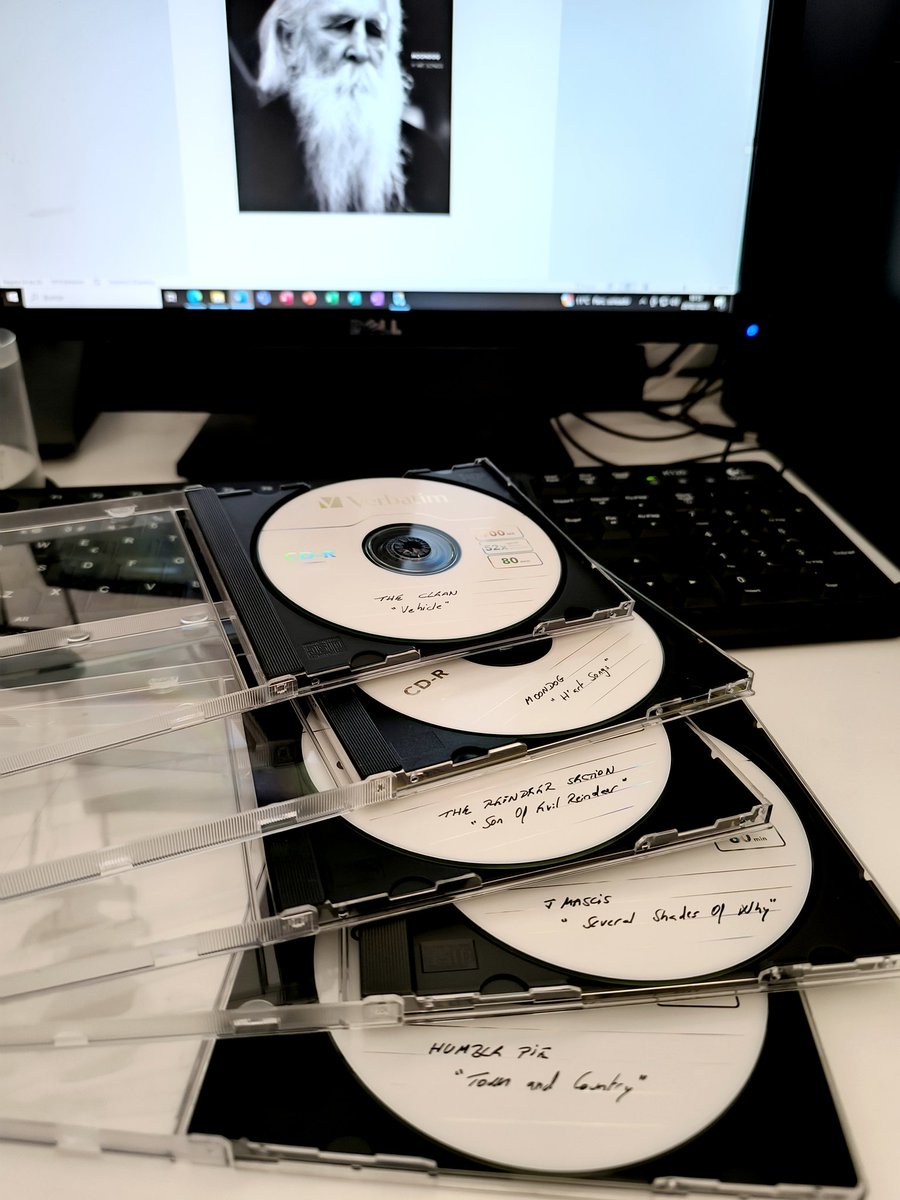 elsotaescala's tweet photo. Crec que NO soc SOSPITÓS de NO CONTRIBUIR a la CAUSA MUSICAL... però també toca gaudir del BRICOLATGE
#HumblePie "Town and Country" 1969
#JMascis "Several Shades of Why" 2011
#TheReindeerSection "Son of Evil Reindeer" 2002
#Moondog "H'art Songs" 1978
#TheClean "Vehicle" 1990
😍🎶 https://t.co/lcp8pRNbiC