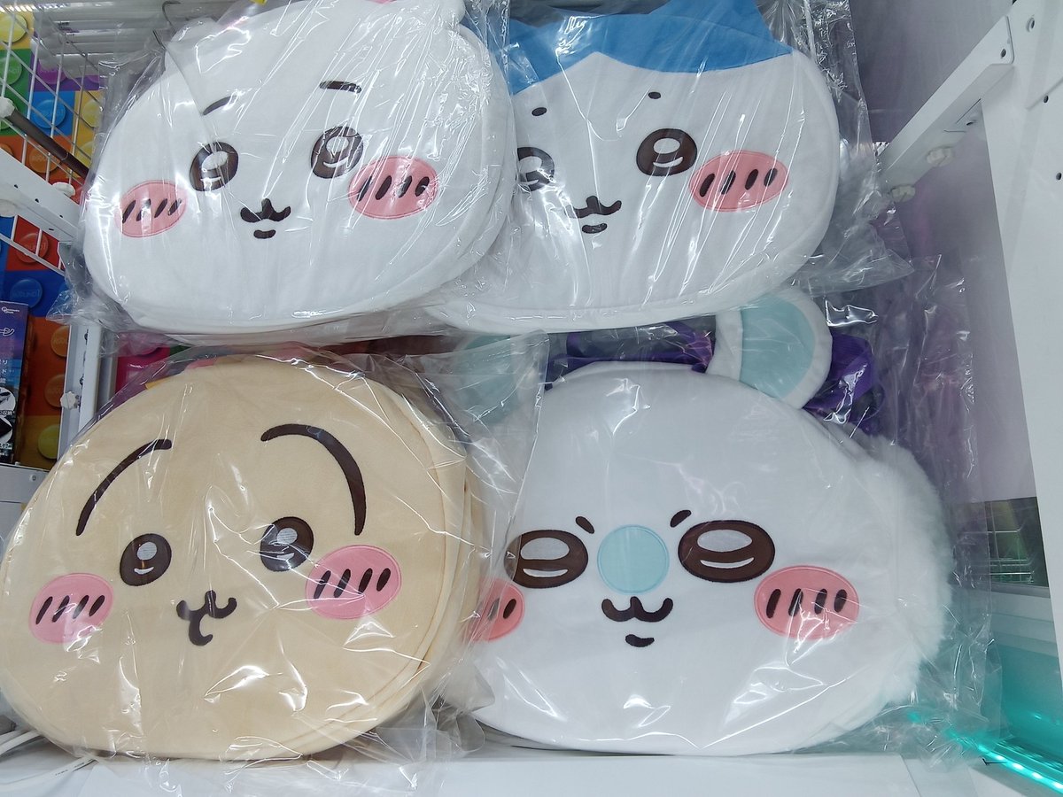 ☆東淀川店の展開情報☆】 ⑤ちいかわ おかおBIGボストンバッグ② が