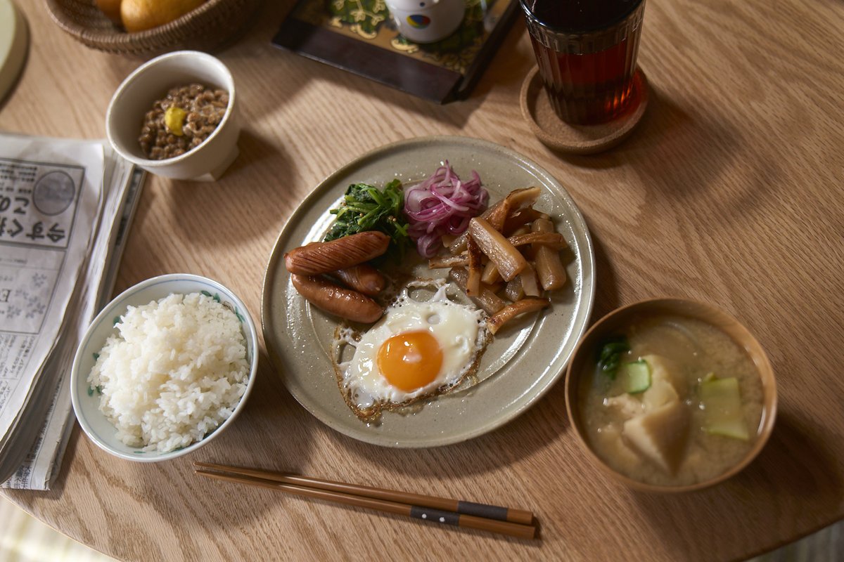 おはようございます。
みなさん、朝ごはんは食べましたか？朝ごはんを食べると活動に必要なエネルギーが摂取できるのはもちろん、脳を活性化させて集中力を高める効果があるとか。

慌ただしく過ぎていく毎日ですが、
たまにはこうして、ゆっくりと朝食を味わう。