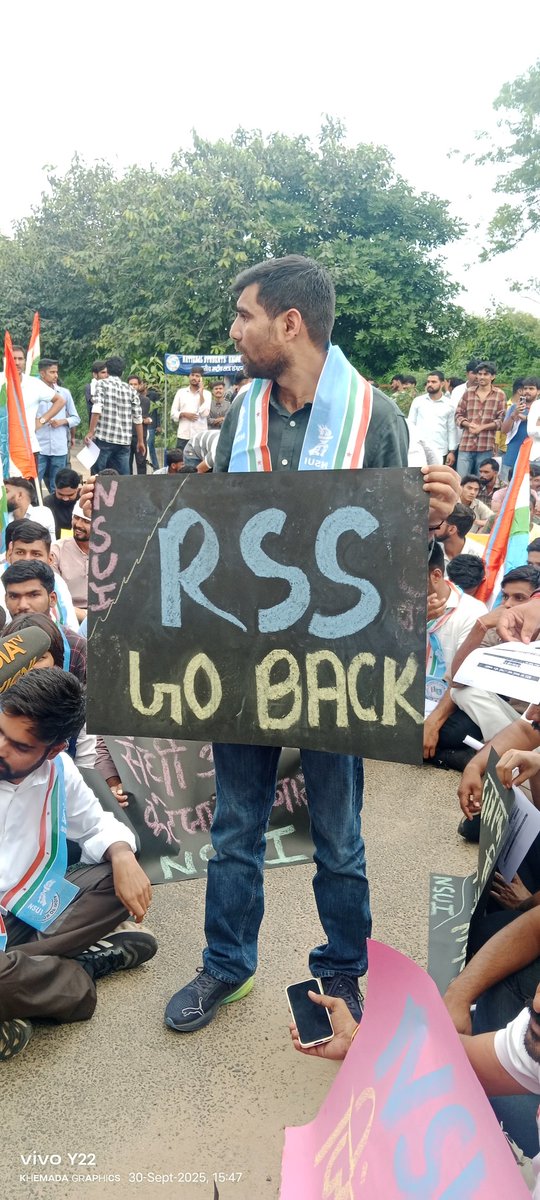 RSS से लड़ने का इनाम मिला है विनोद जाखड़ को,,

प्रोफाइल चेक होने पर objections उठे थे लेकिन  राहुल गांधी और खड़गे इस बात पर अड़े रहे की RSS का कट्टर विरोधी है लड़का !
<a href="/RahulGandhi/">Rahul Gandhi</a> <a href="/kharge/">Mallikarjun Kharge</a>

राहुल गांधी का साफ़ संदेश है जो विचारधारा का पक्का होगा उसकी 100 गलती भी माफ़ है !