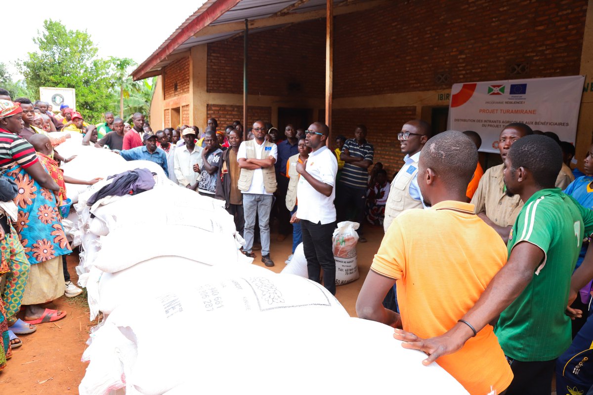 @WorldVisionBurundi, via le projet #Turamirane financé par l'<a href="/UEauBurundi/">UE au Burundi</a>  a distribué +58 tonnes de haricots (variété Kinure) à 29 225 bénéficiaires à <a href="/PButanyerera/">Province Butanyerera</a> Un appui crucial pour la sécurité alimentaire, salué par l'administration locale et le #BPEAE Butanyerera.