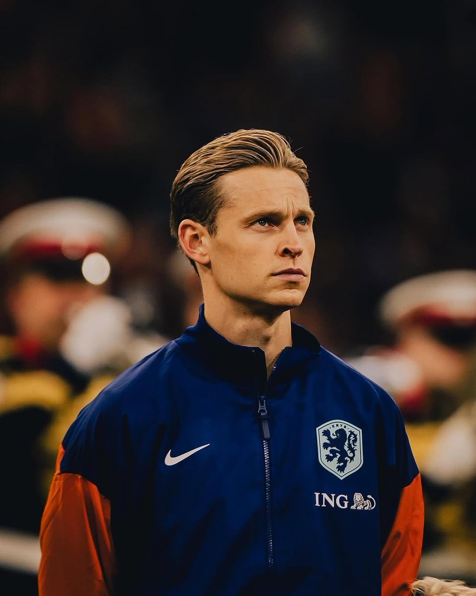 jacksonhinkle's tweet photo. Frenkie De jong applauding Pep Guardiola for standing up for Palestina https://t.co/dXrm5UIFB0