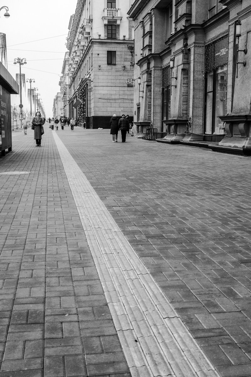 Minsk,Belarus
11/2025
#streetphotography 
#blackandwhitephotography 
#cityscape 
#fujifim