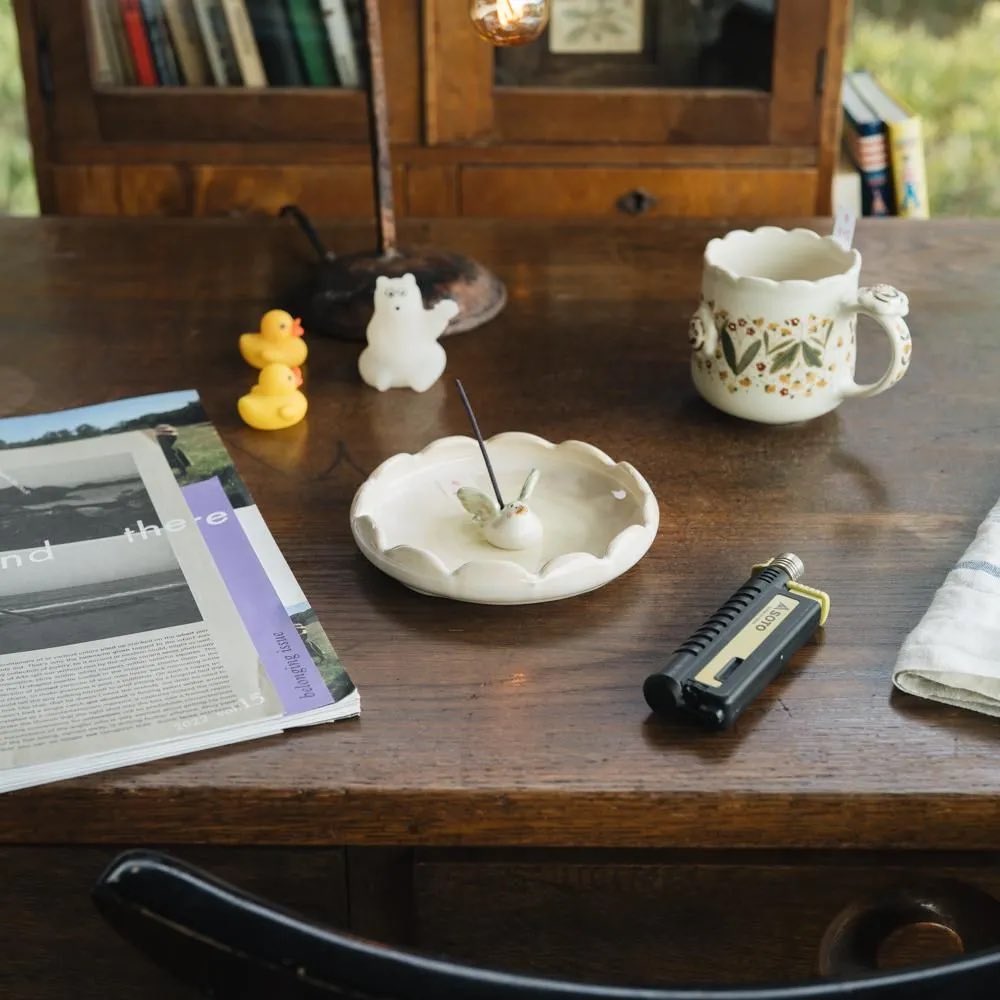 【販売のお知らせ】
2月21日(土)18:00よりイロドリオンラオンストアにて販売いたします。
現在プレビュー見れますので、ご覧いただけますと幸いです🐣✨

写真は妖精アヒルのお香立てです🪿

irodori-store.com/?mode=srh&sort…