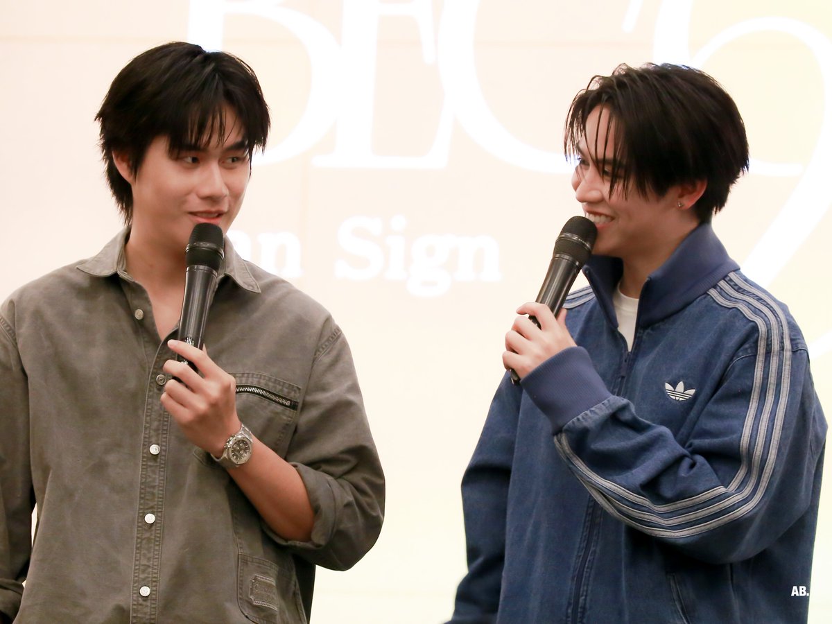 💰 คุณว่าผมเก่งมั้ย วินนี่~

WINNYSATANG 1ST PHOTOBOOK FS

#WinnySatangFansign 
#BECOMINGUSxWinnySatang
#WinnySatang #วินนี่สตางค์