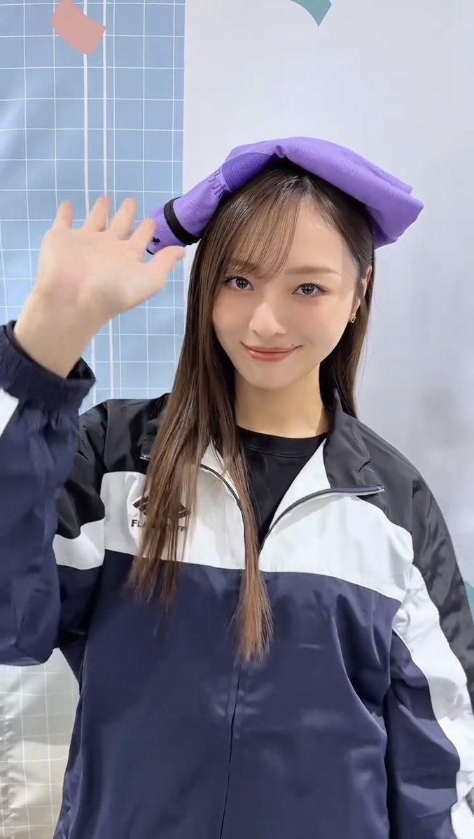 梅ちゃん可愛いー！！！ 推しと画面越しにハイタッチできる動画だ