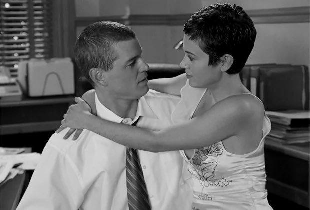 PreviouslySerie's tweet image. #Charmed

⚠️ATENCIÓN⚠️

Alyssa Milano dice adiós a Eric Dane tras su muerte a los 53 años. Ambos compartieron trama romántica en la 5T y 6T de #Embrujadas como Phoebe y Jason además de vivir un romance fuera de cámaras.

“No puedo dejar de ver esa chispa en los ojos de Eric justo