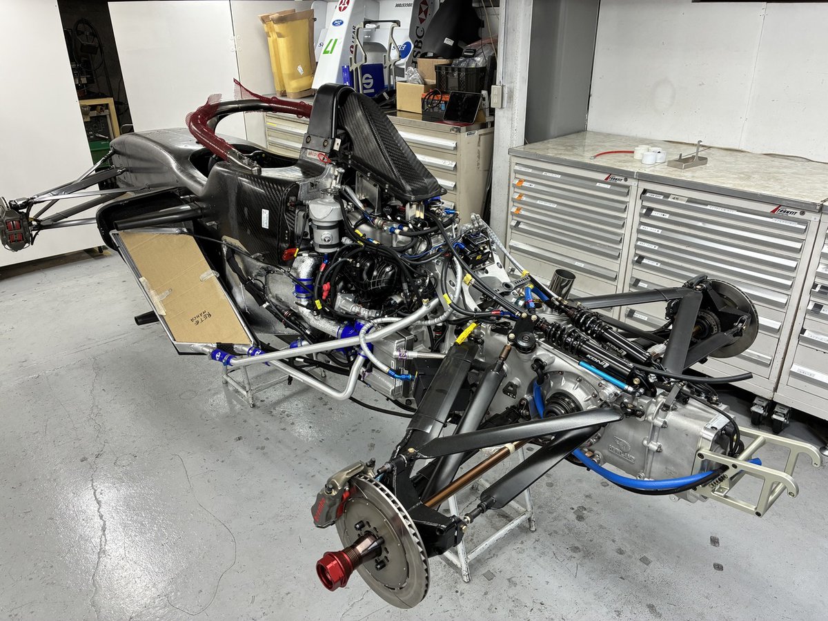 JapanTransit's tweet photo. SFLメンテスタート(他車メンテと並行に)
　Shake down test 目標を4月1日(FSWスポーツ走行カレンダー次第で変更)に設定。
スタッフ/関係者一同、ワクワクしながら進めていきます。宜しくお... 詳しくは https://t.co/DhMxZwTQqh https://t.co/wzRQ0ElOcg