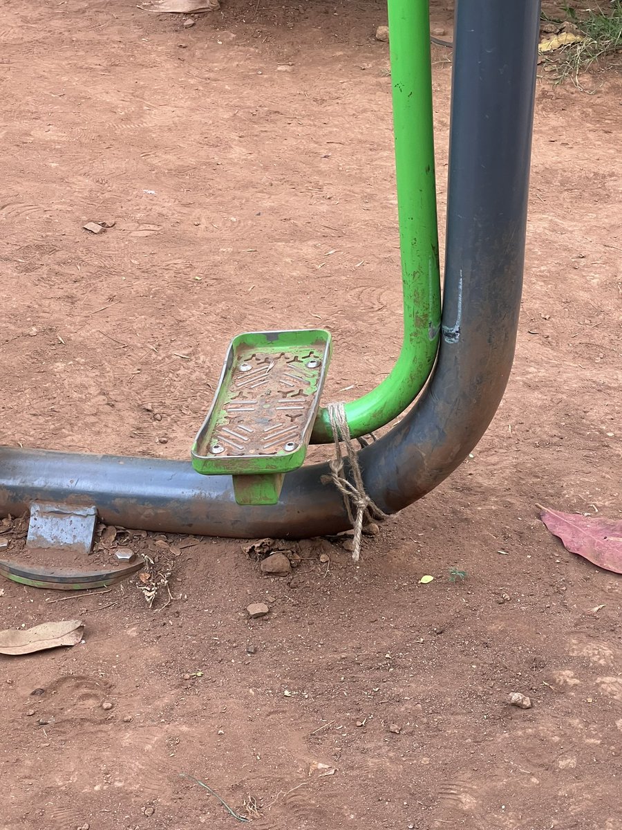 JainManish123's tweet photo. New gym equipment which wer recently installed but 2 of them are broken at s k patil garden @mybmcWardC @mybmc pls look into it as very substandard quality is used and pls install more equipment’s as soon as possible #mumbaigardens #openspaces @TawdeRitu @rahulnarwekar @ritamakwana64 @GaneshKhankar