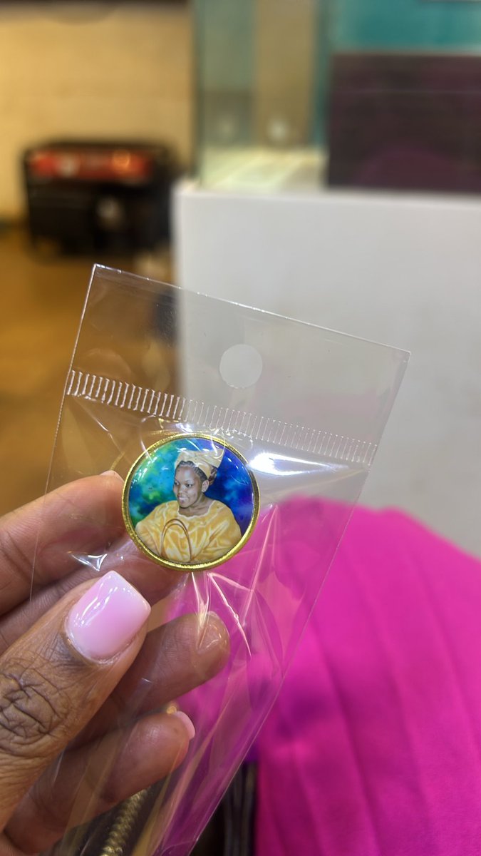 irenemutuzo's tweet image. My late mother was an extremely intelligent educator and polymath.
She passed away half way her PhD journey and 1 of the promises I made was to get my PhD in honor of her memory. I will be carrying a piece of her right next to my heart as I get that Dr. title next week #PhDone