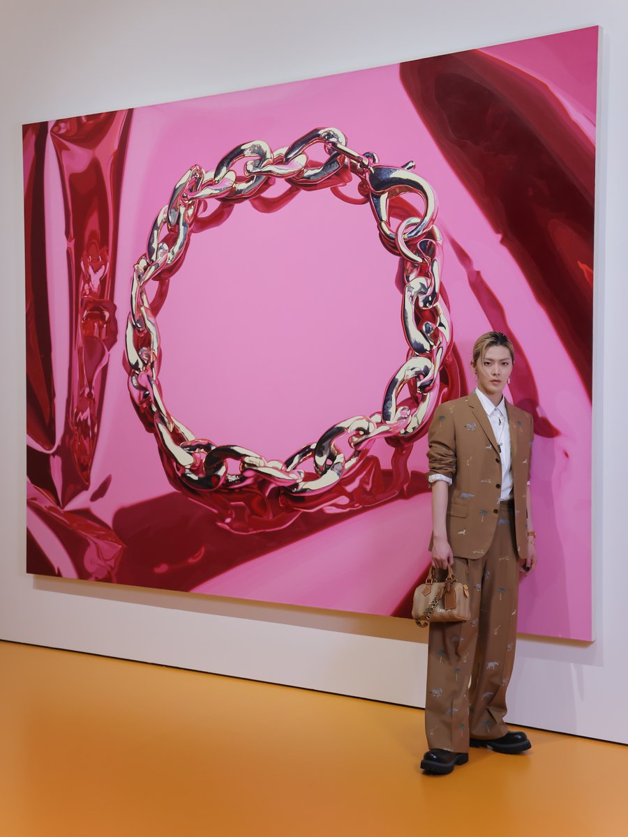 Emo_miu's tweet image. YUTA(#NCT)、佐野玲於(#GENERATIONS)をはじめ豪華ゲスト来場🕺✨

⏬ルイ・ヴィトン『ジェフ・クーンズ展』開催💎
🔗emomiu.jp/news/253929

#ルイ・ヴィトン #YUTA #佐野玲於 #Emomiu💜