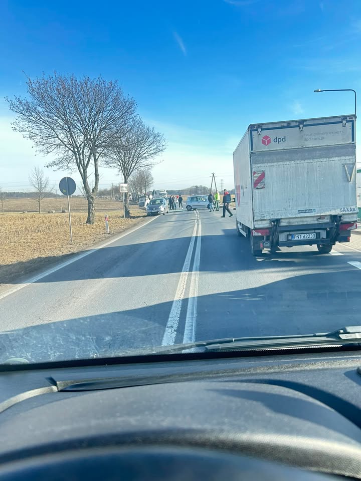 MotoSygnaly's tweet photo. #DW307 Poznań-Buk. Wypadek i blokada przed Bukiem w m. Wygoda. https://t.co/qG1wISyh05
