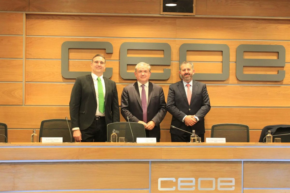 Nuestra vicepresidenta Elsa García asistió a la jornada “Brújula de los Negocios: Agenda OCDE 2026”, organizada por el <a href="/CEIB/">PAULA   NUÑEZ</a> en <a href="/CEOE_ES/">CEOE</a>.
Inversión, fiscalidad internacional y seguridad jurídica, claves para el futuro empresarial de Iberoamérica.
#AEMEES #OCDE2026 #Empresa