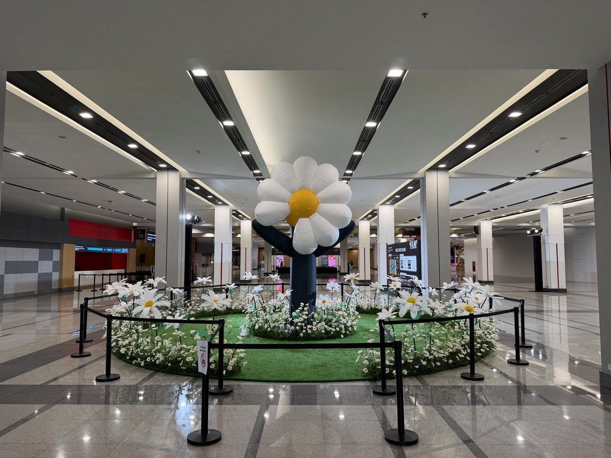 วันพรุ่งนี้เตรียมพบกับจุดถ่ายรูป Daisy Photo Zone กันน้าทุกคน! 📸

Daisy photo zone is ready! See you tomorrow. 📸

#GDRAGON #GD #FAMILOVEYOU
#GDRAGON2026inBKK #GDFAMMEETING2026