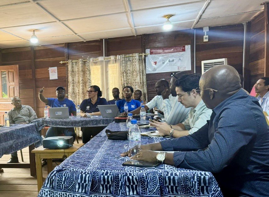 EveLomina's tweet photo. 📍Bangui 
Les ONG demeurent en première ligne de la réponse humanitaire. Rencontre avec nos partenaires des ONG internationales pour faire le point sur le @CBPFs de RCA 🇨🇫, en vue d’une meilleure collaboration au service d’un impact collectif durable 

#InvestInHumanity https://t.co/nRKIrG6Z05