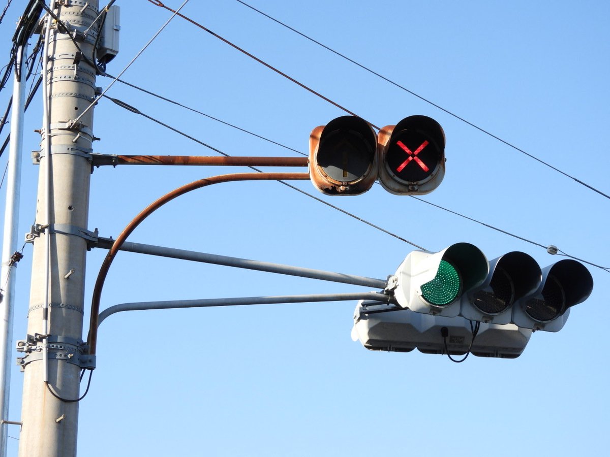 RT @RY26UOlzpmmsib2: #信号機 高知県高知市桟橋通4丁目 鉄板丸型 【日