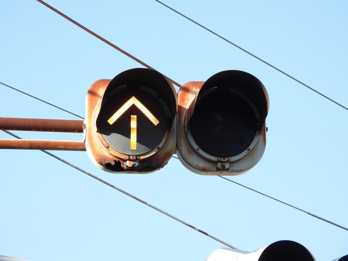 RT @RY26UOlzpmmsib2: #信号機 高知県高知市桟橋通4丁目 鉄板丸型 【日