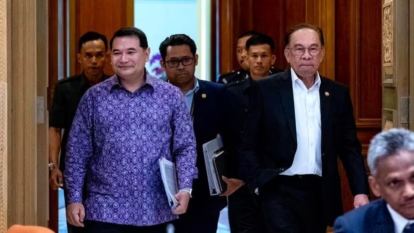 Perdana Menteri Anwar Ibrahim berkata siasatan terhadap dakwaan rasuah melibatkan Rafizi Ramli perlu dijalankan sekiranya terdapat bukti kukuh.

Beliau bagaimanapun menegaskan bahawa semua pihak tidak harus membuat penghakiman awal sebelum fakta dan bukti rasmi dibentangkan.