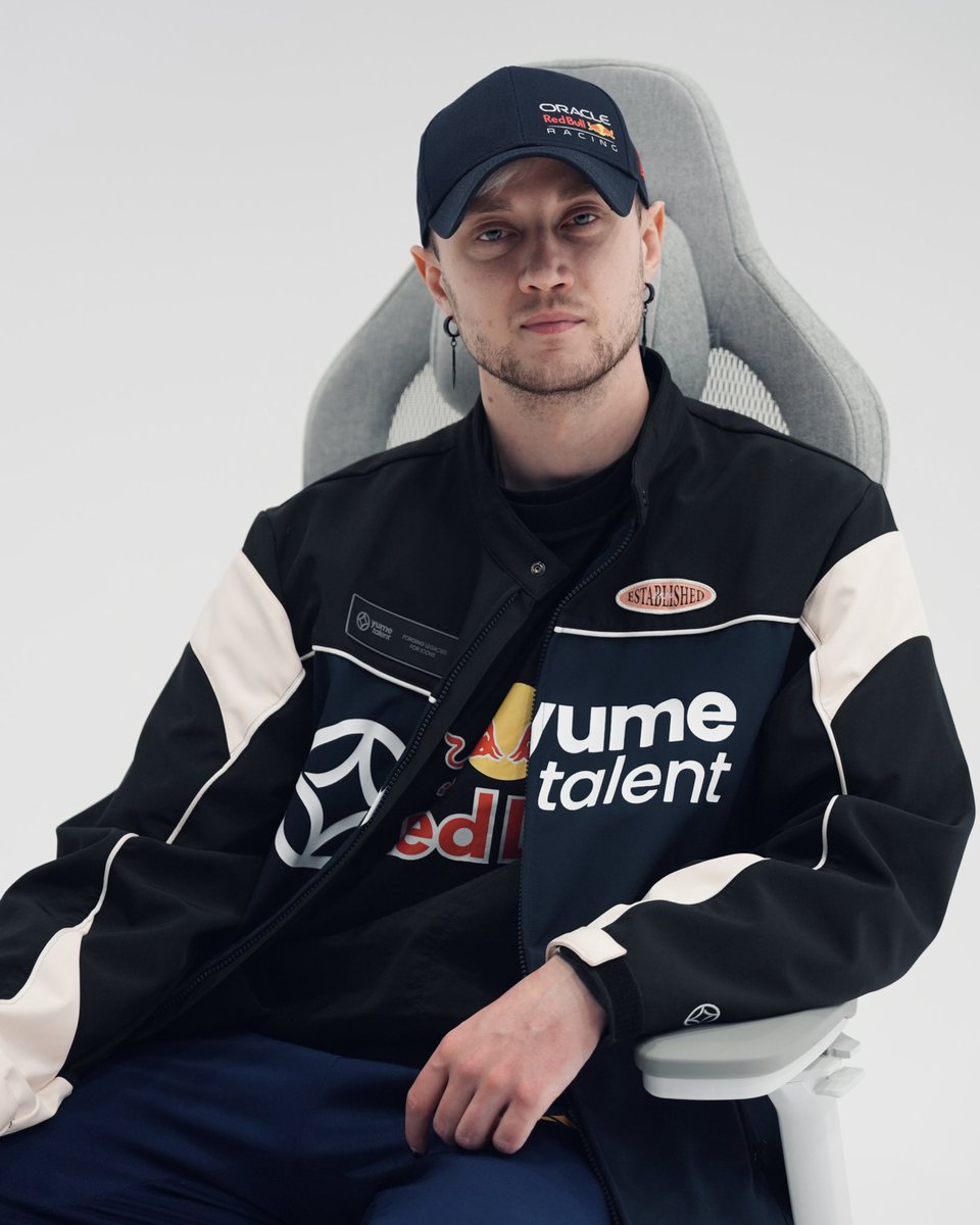 RekklesLoL's tweet photo. Thanks @fractalofficial for providing me with the Refine chair during LEC Versus 🥰
The run has come to an end - however - Rekkles x Fractal is RDY ❣️
Make sure to check in tomorrow for the chance of winning a chair of your own! #Fractal #ad https://t.co/k6KhPNosr9