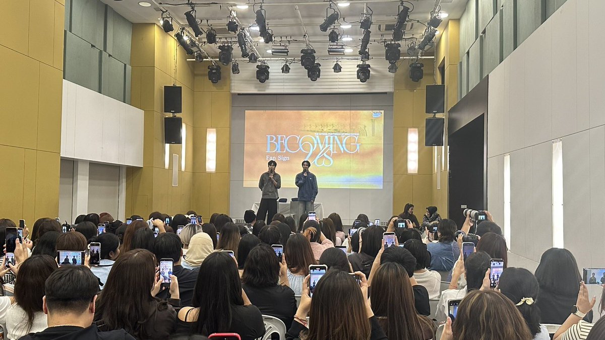 GmmtvShop's tweet image. นำภาพบรรยากาศของ WINNYSATANG ในงาน BECOMING US | THE OFFICIAL PHOTOBOOK OF WINNYSATANG FAN SIGN มาฝากค่า

#WinnySatangFansign 
#BECOMINGUSxWinnySatang
#WinnySatang
#วินนี่สตางค์
#GMMTV