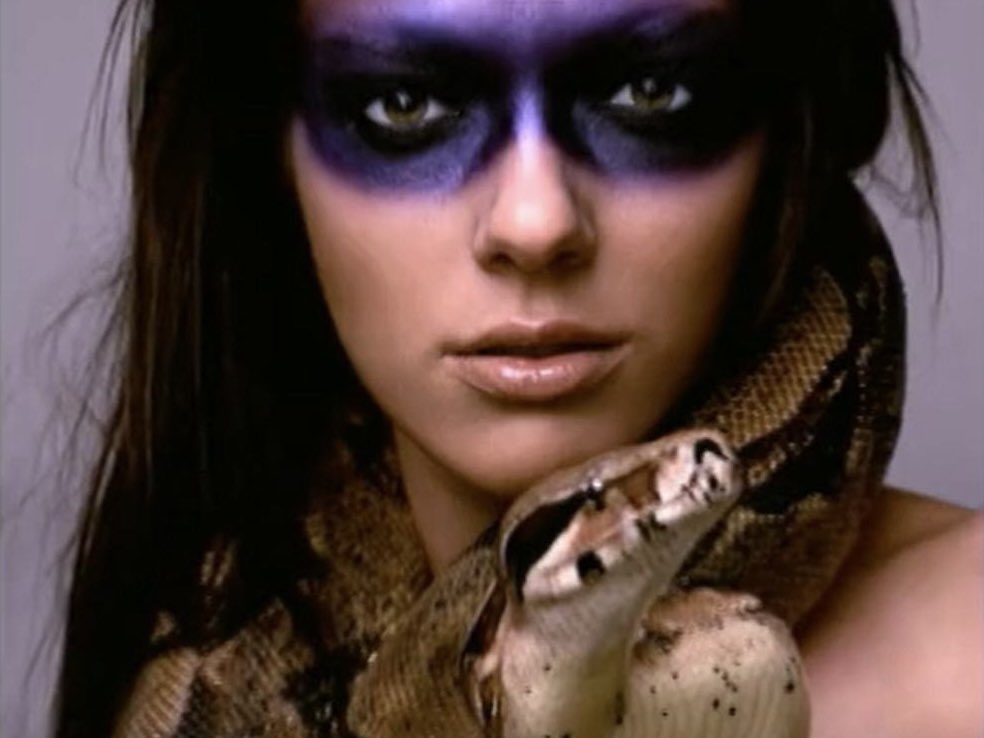 drag_c_u_n_t's tweet photo. #ANTM Cycle 1 β Were you #TeamShannon or #TeamAdrianne? https://t.co/obHqhZGovD
