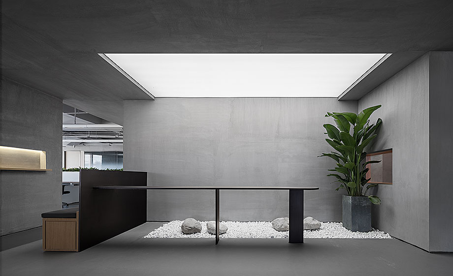 Interior_es's tweet image. Archive: ONEXN #Architects designed the #offices of Shenzhen Breo Technology’s R&amp;amp;D with a #minimalist approach that reflects the brand’s values and puts people above #technology.
-&amp;gt; Photos: Kelvin
-&amp;gt; interioresminimalistas.com/2026/02/21/arc…
-&amp;gt; #SunshinePR #minimalistinteriors #Shenzen #China