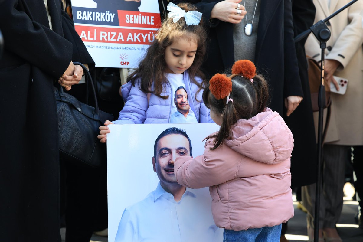 Aile Dayanışma Ağı (ADA)’nın bugün gerçekleştirilen toplantısına katıldım. Sayın <a href="/dk_imamoglu/">Dilek Kaya İmamoğlu</a>’nun öncülüğünde yapılan basın açıklamasında; hukuku araçsallaştırarak siyasetçi ve bürokratlarımızı susturmaya çalışan anlayışa karşı, onların kıymetli aileleriyle omuz omuza durduk.