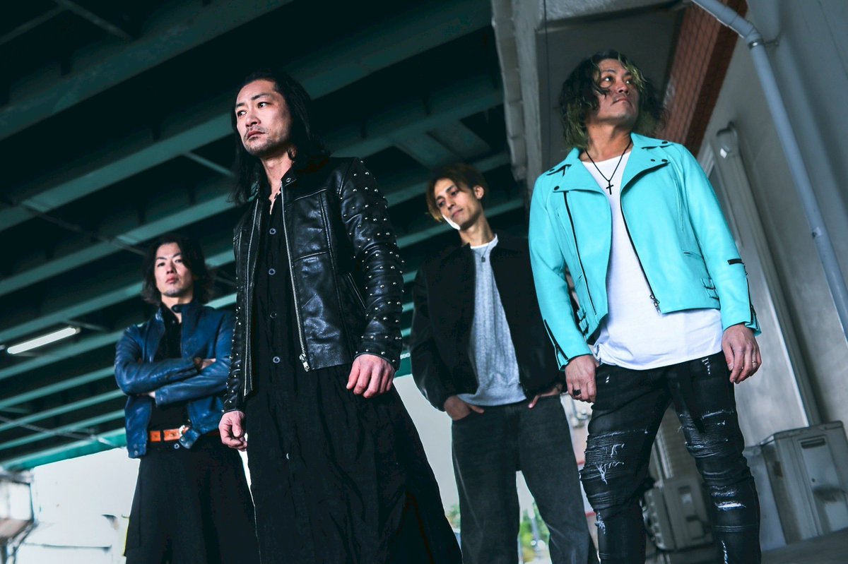 cian_sora's tweet image. 親友バンド
ZiONの新アー写が公開されたので
勝手ながらうちのと並べてみました

全員全力でカッコつけてますけど

普段は愛すべき馬鹿たちです

@gonbe_tanemaki
@sorairocian