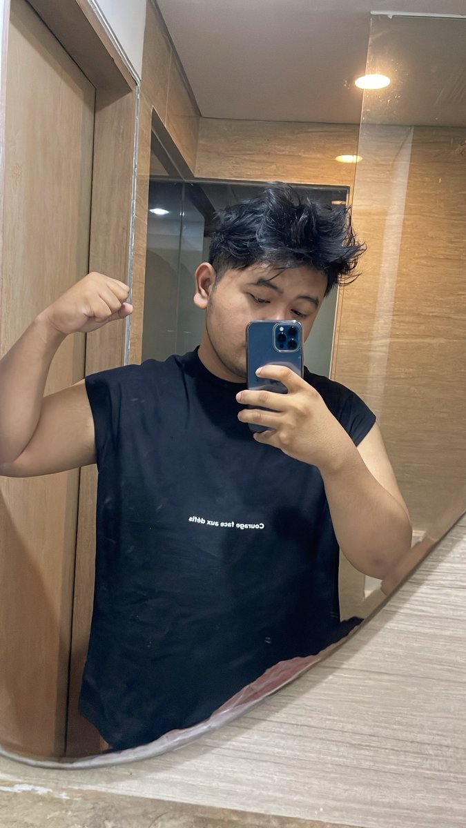 manwithbangs's tweet image. diet gasi?