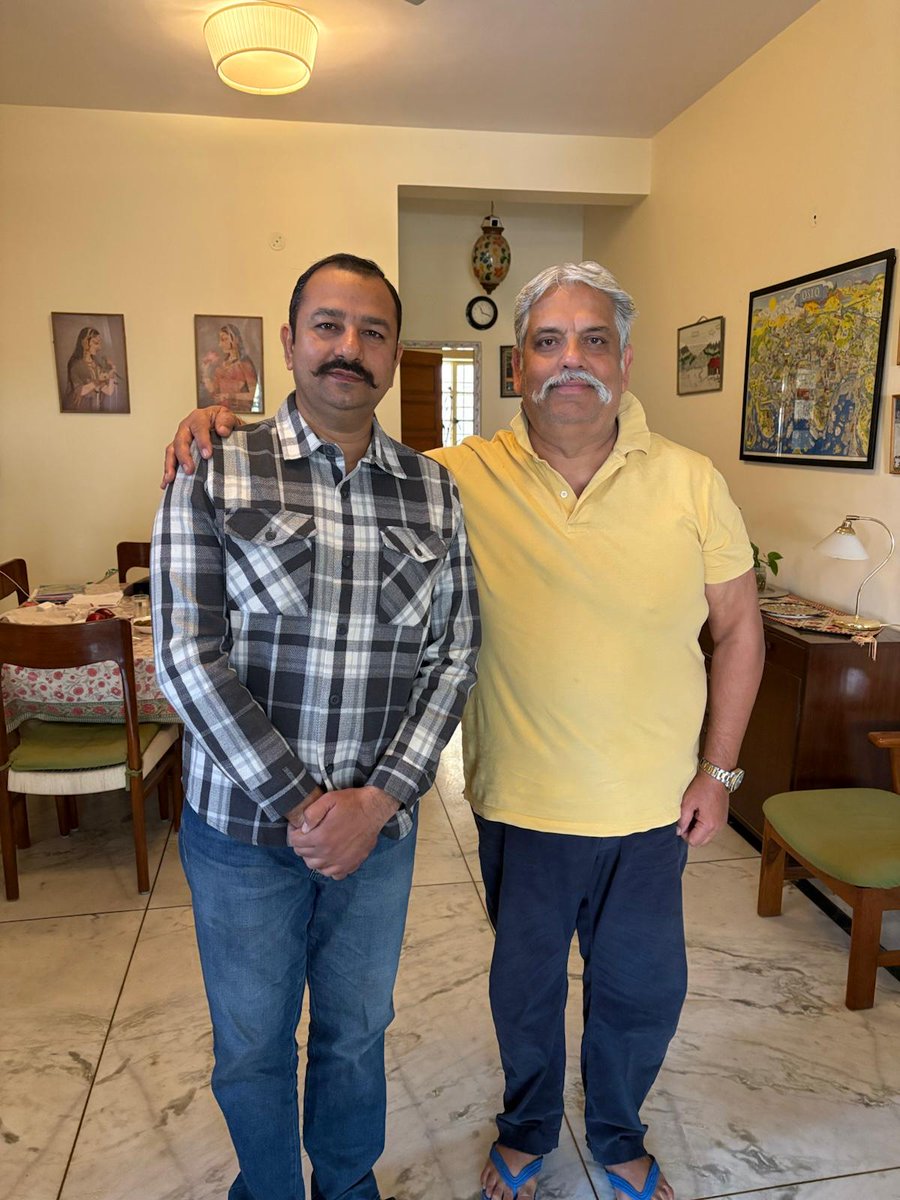 बड़े भाई मा. कुलदीप सिंह राठौड़ (महान सम्राट जयचंद के वंशज/अंतराष्ट्रीय संयोजक क्षत्रिय मूलनिवासी महासंघ) #नॉर्वे से #जयपुर पधारे उनसे विभिन्न मुद्दों पर चर्चा हुई-

आज भारत के हर शहर मे परशुराम की मूर्ति लगाकर क्षत्रिय समाज का अपमान किया जा रहा है जब 1950 मे संविधान लागू हो गया