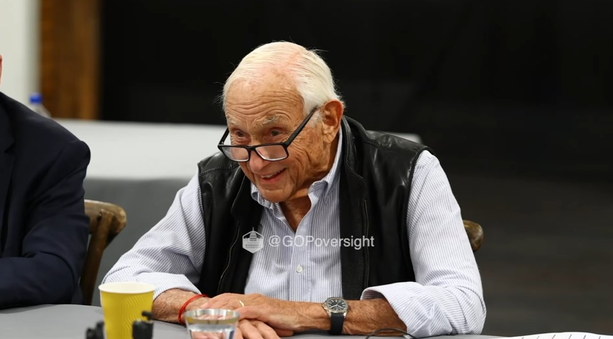 JasonBermas's tweet image. I've only watched the first 5 minutes of the Les Wexner deposition and his demeanor is incredible, the uncomfortable smile and laughing, biting his tongue, winking, they guy truly can't even believe this is happening.