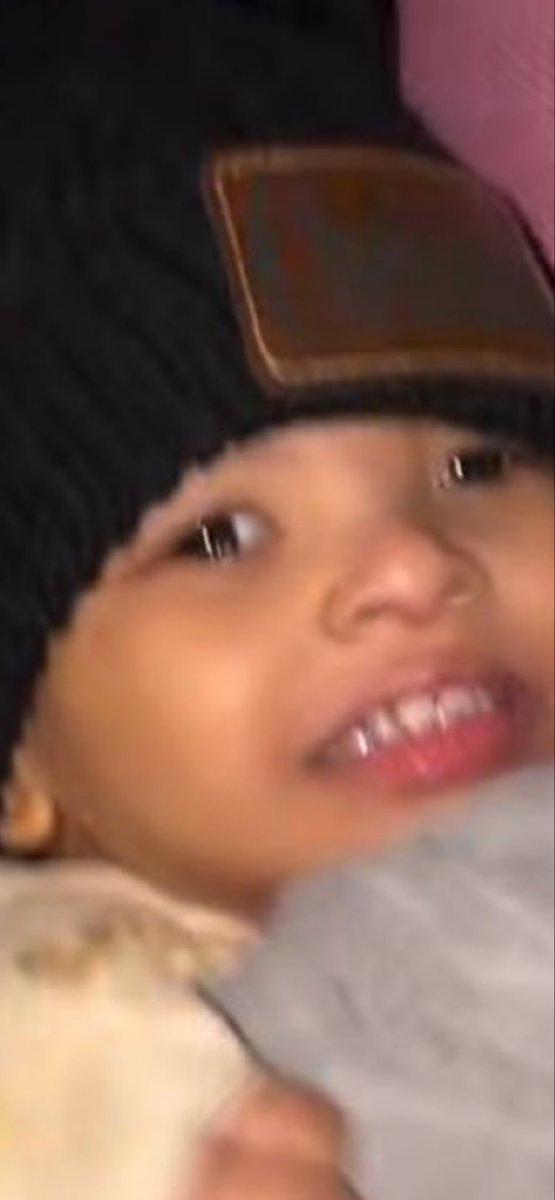 RStokesbusch's tweet photo. @heyzeuschewnior RONNY WHOLE DAM SMILE!!!! I CANT BELIEVE SHE HAD RONNY TOOK OUT TO KEEP A SECREAT N CONNECTED TO A NIGGA ! THAT STILL DONT WANT HER OR RONNY SON!! https://t.co/wTuwniGO5n
