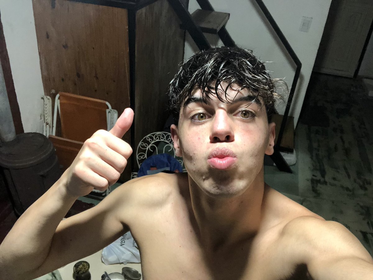 La cara de un tipo que acaba de ver en vivo una de las mejores victorias de la historia de su club