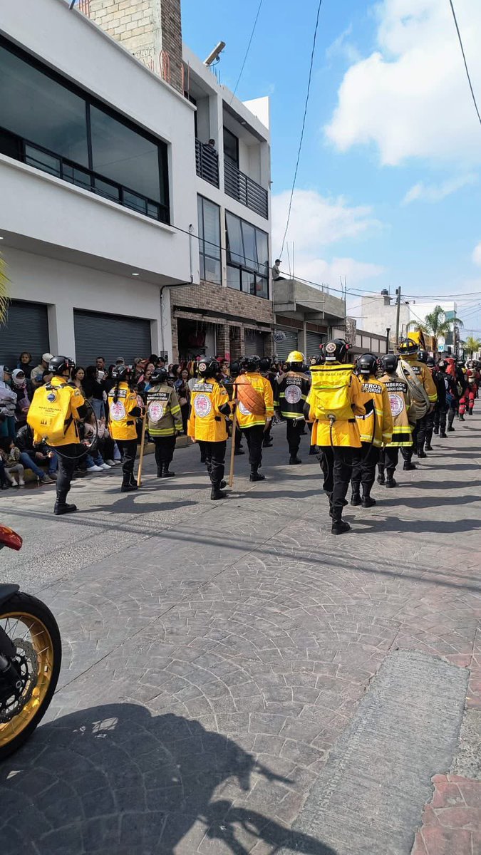 Desfile Cívico Militar en el Estado de Hidalgo.

#CóndorCercaDeTi 
#voluntarios 
#VocaciónDeServicio 
#pormexico #simulacro